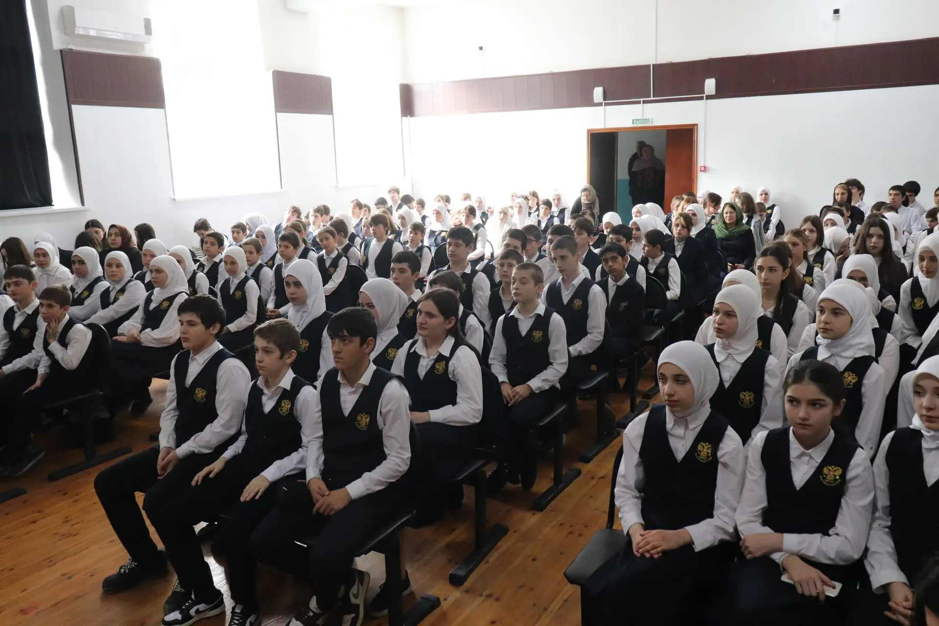 Разговор о гармонии, традициях и интернет-безопасности. Беседы со школьниками прошли в Кизилюртовском районе